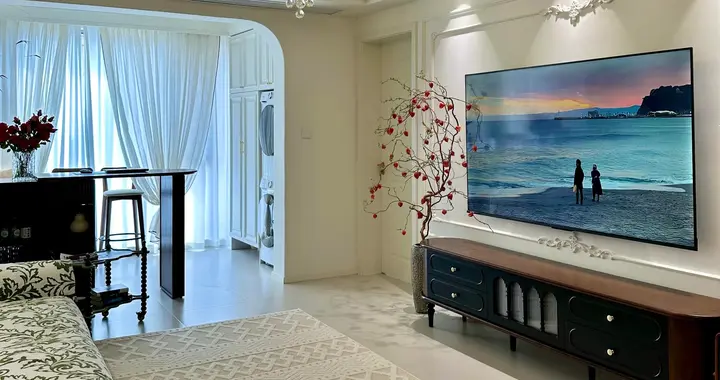 一对夫妇晒出住了一年的家，装修虽然有点老气，但真的很温馨