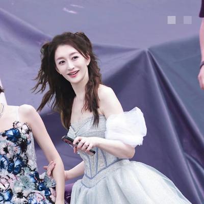 于是欣妍：50岁李小冉浪姐生图封神！冷白