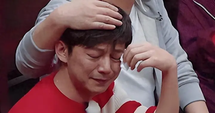 墙倒众人推！人民网怒斥、保姆举报，51岁的何炅还是走到了这一步