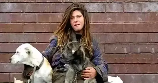 牢A连夜回国，“斩杀线”刺痛润人，网友让直播开房车，人心难测