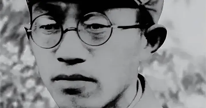 黄克诚转移时，发现警卫员始终走在最前面，他想起侦察员一句提醒