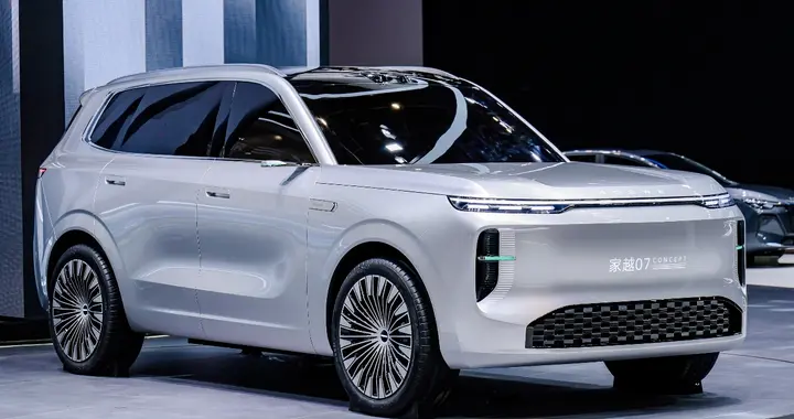 荣威家越07概念车亮相北京车展 “昂扬美学”气场全开