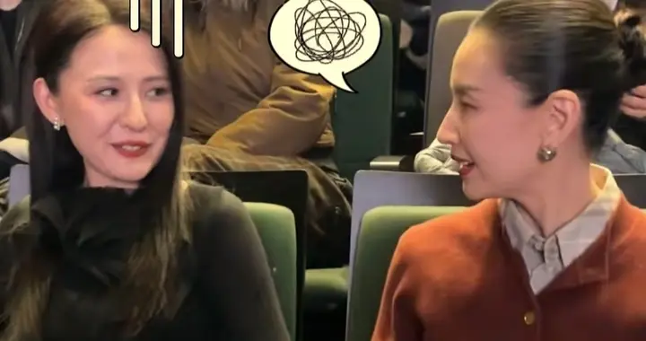 尴尬了！董洁与热依扎邻座，被问是否认识热依扎，两人脸红成i人