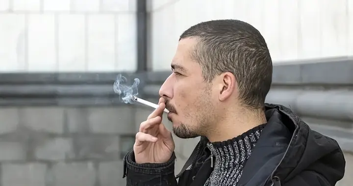 香烟被讨论！医生发现：糖尿病病人抽香烟，不用多久或有5变化