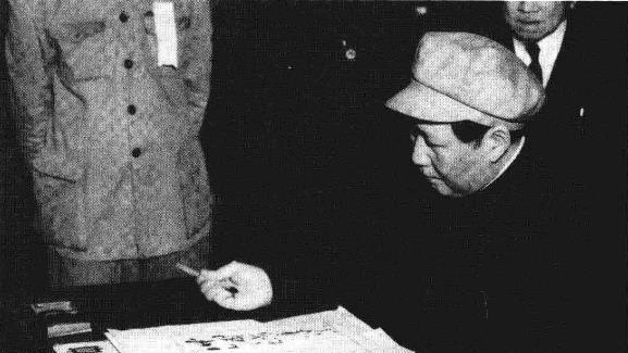 龙的传人——人物图志：毛泽东签到