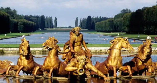 凡尔赛宫被粪便包围，于是国王路易十五召唤了魔法