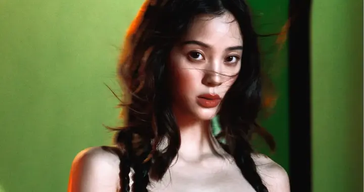 欧阳娜娜VOGUE盛会造型，午夜怪诞童话女主角。