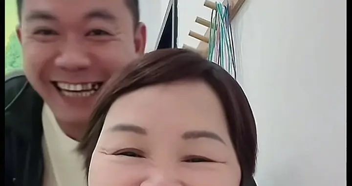 叶锐聪妈妈入住民宿直播聊天 小弟弟曾为哥哥打架 姐姐要妈妈快回家