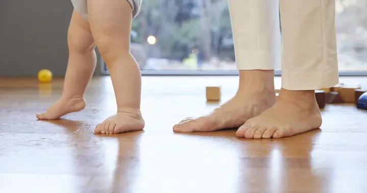 孩子夏天能不能光脚？妈妈奶奶吵翻天，爸爸用AI给建议婆媳服了