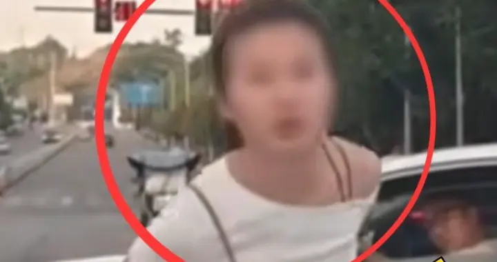 重庆挡车吐口水姐惹众怒！肉身拦车帮夫加塞，三项违法或将拘留