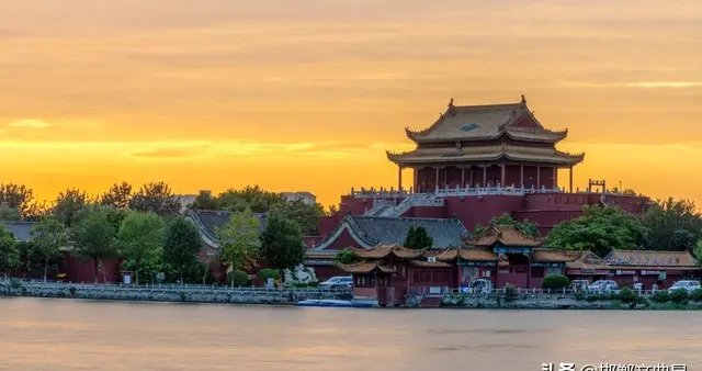 我是邯郸人，去了趟河南开封，说说我对开封的印象：汴京的沉与升