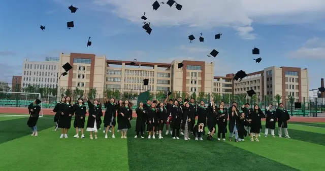 毕业季的“惊喜彩蛋”！学子悄悄返校，老师乐翻啦