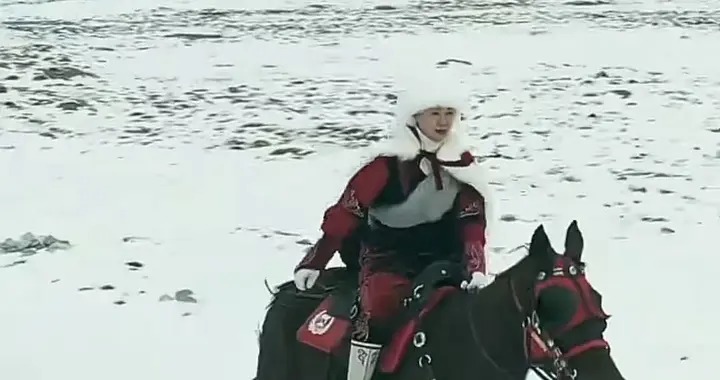 泪目！贺娇龙出事前聊天记录曝光，2点50叫同事工作，3点出事！