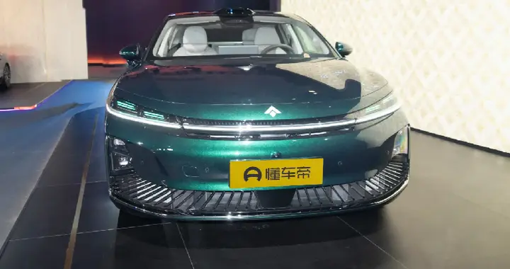 华为ADS +鸿蒙座舱，还有1140km续航，昊铂A800这款车性价比拉满