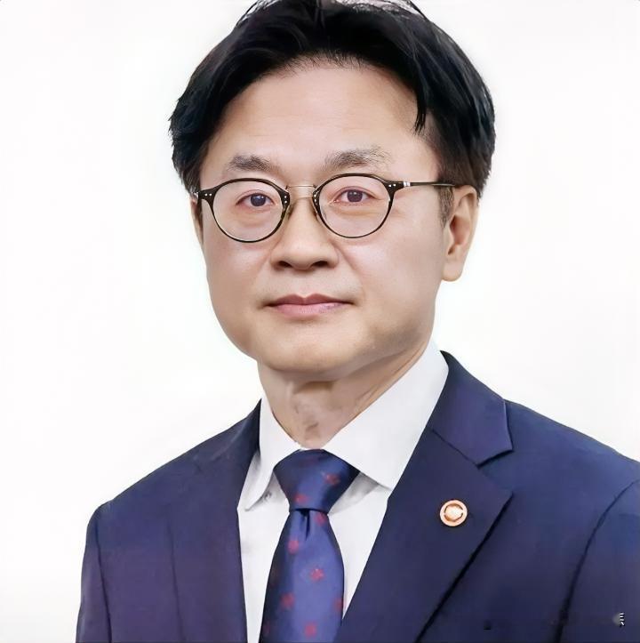 就在刚刚，  韩国部长喊话：我最担心中国了！  8月6日，韩国产业通商...