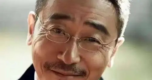 57岁宁理反派封神后露馅，宠洋媳妇13年，被骂“吃软饭”另有隐情