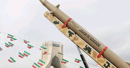 以牙还牙！伊朗必杀器反制美以，掐死美国心腹，比导弹更狠