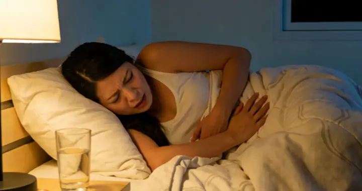 女人在绝经后反复烦躁，医生提醒：背后或有隐患