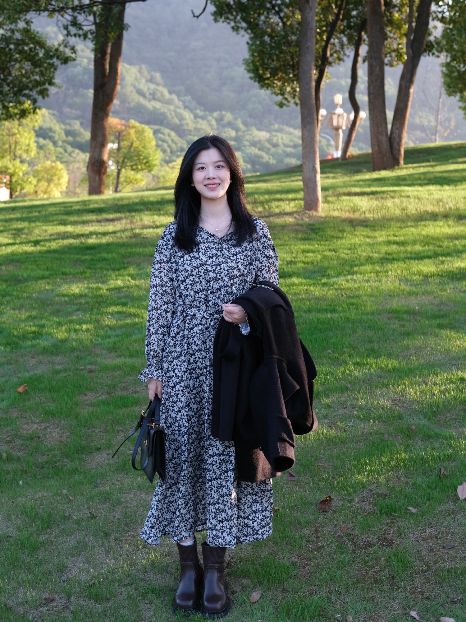 碎花连衣裙和呢子风衣太搭了|气质look