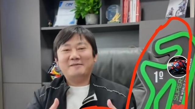 清猗：张雪把冠军赛车拿出来拍卖，起拍价4