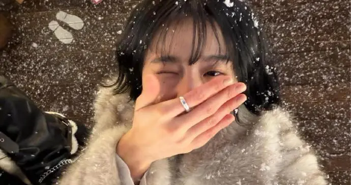 下雪天怎么拍照好看？7个雪地拍照姿势，好好看