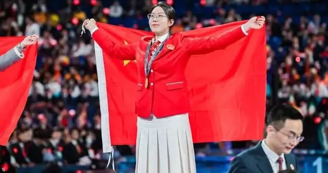 20岁河北女孩18小时鏖战夺世赛金牌，全场最高分惊艳世界！