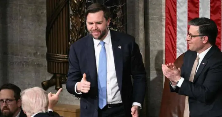 特朗普退场谁接班？硅谷资本押注万斯，用一套暗黑理论改写美国