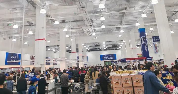 排队两小时人均花千元，北京又一家山姆火了，谁在质疑消费力不足