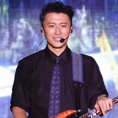 彩虹吃瓜娱乐：谢霆锋黑了瘦了一夜白头，对