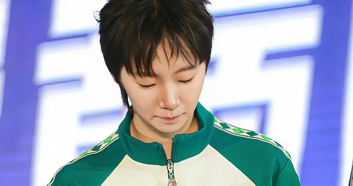 国乒新情报：12月21日，王曼昱现狼尾新发型，何卓佳赴欧洲打洋工