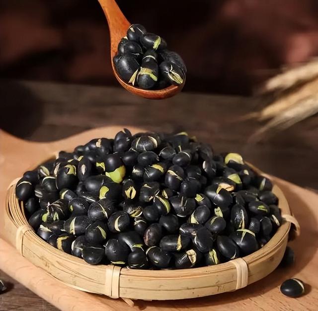 肝不好，少吃“2白”，多吃“2黑”！肝会偷偷“感激”你