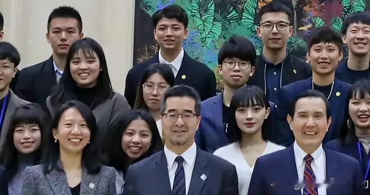 萧旭岑竟赞赖人品？马英九突发“免责声明”，萧旭岑离职基金会