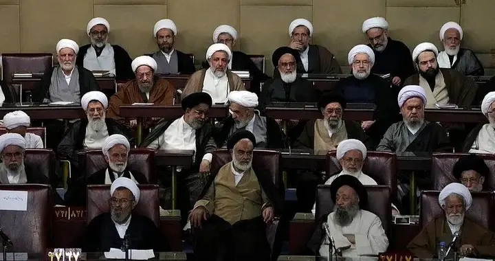 硬气！伊朗新领袖正式掌权，十万卫队誓死效忠，美以威胁彻底失效