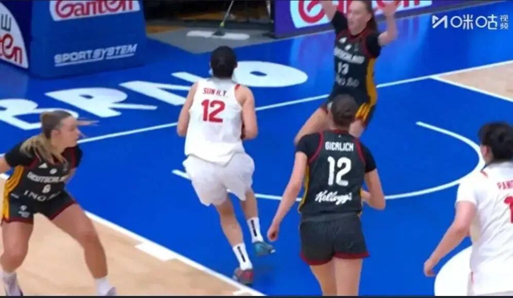 中国U17女篮79-54德国！不是孙晗昀庞云舒，全场最佳是她 攻防一体