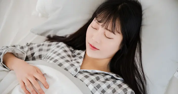 年纪越大，越要控制睡觉？医生建议：65岁后，睡觉保持这4个习惯