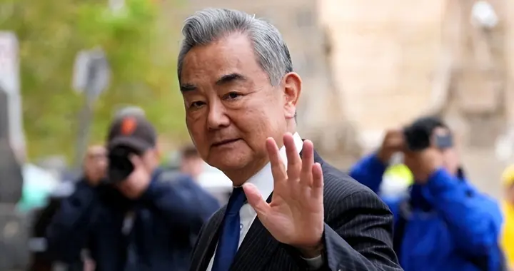 特朗普还没抢下格陵兰岛，北欧四国先“反水”，集体邀请中国外长