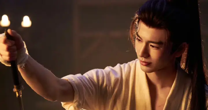 张凌赫暖心喊话90岁剧迷爷爷：身体才是追剧的“终极装备”！