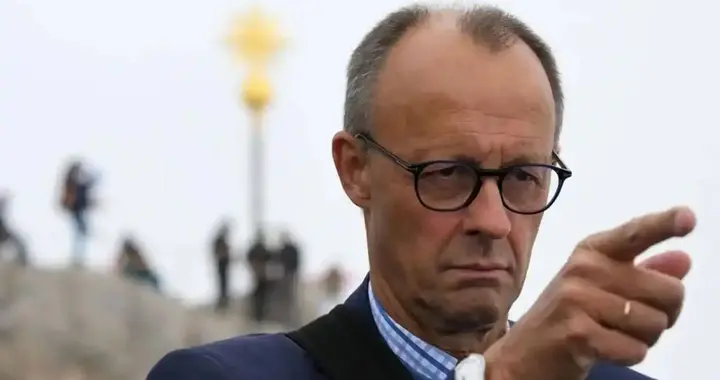 德国总理默茨又给高市上了一课：敬畏历史守底线，挑衅红线必反噬