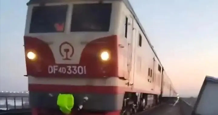 14岁男生用钳子损坏封闭网，闯入铁轨拍照！致3趟列车被逼停