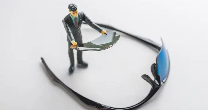 地球Online唯一物理外挂，AI眼镜真能让人类机械飞升？