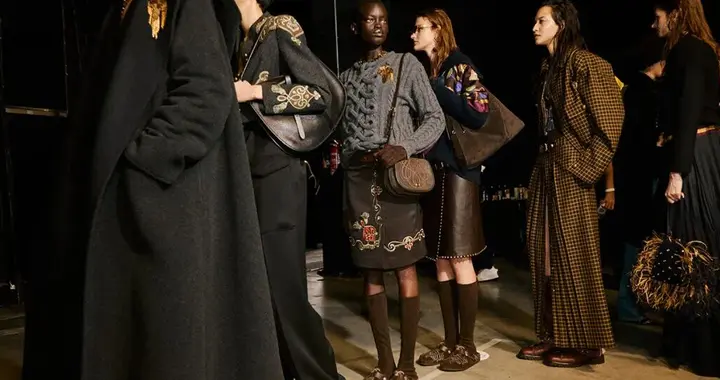 这不是噱头？三宅一生的“八镜片怪物”