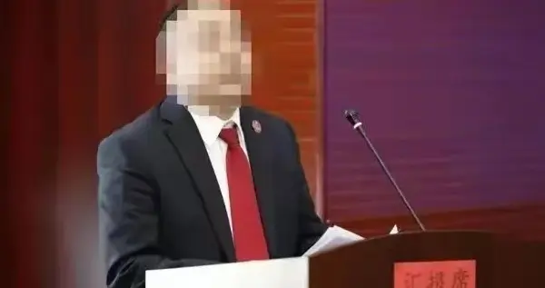 知法犯法罪加一等：披着法袍的咸猪手