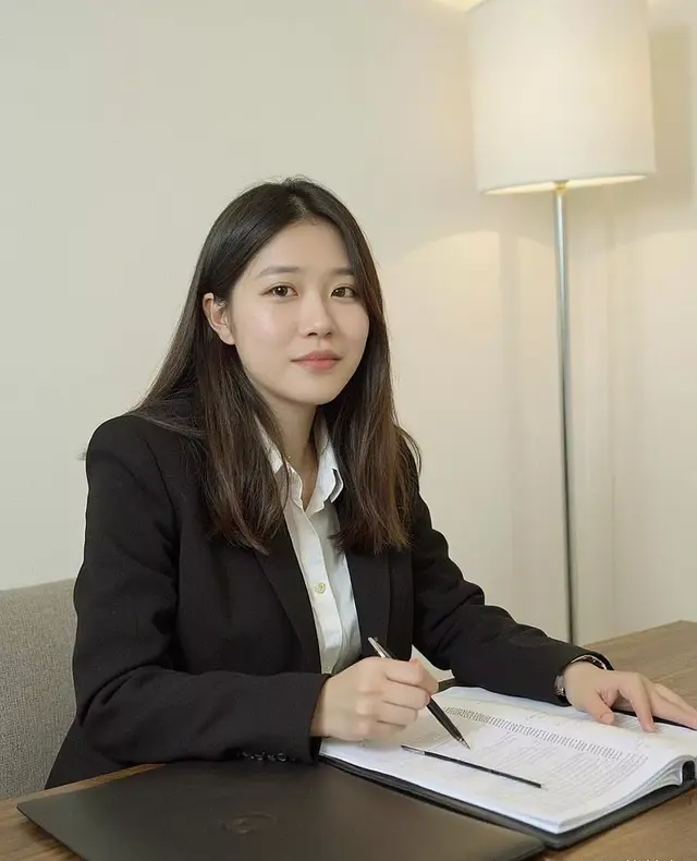 框景之间:职业女性的空间美学。