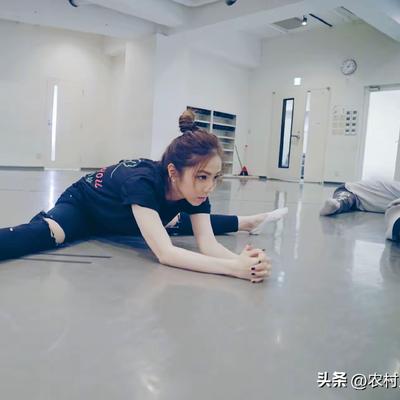 农村人：邓紫棋天天健身，也没看出瘦。感觉