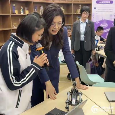 小阿蔓的梦游记：今天郑丽文即将结束她的大