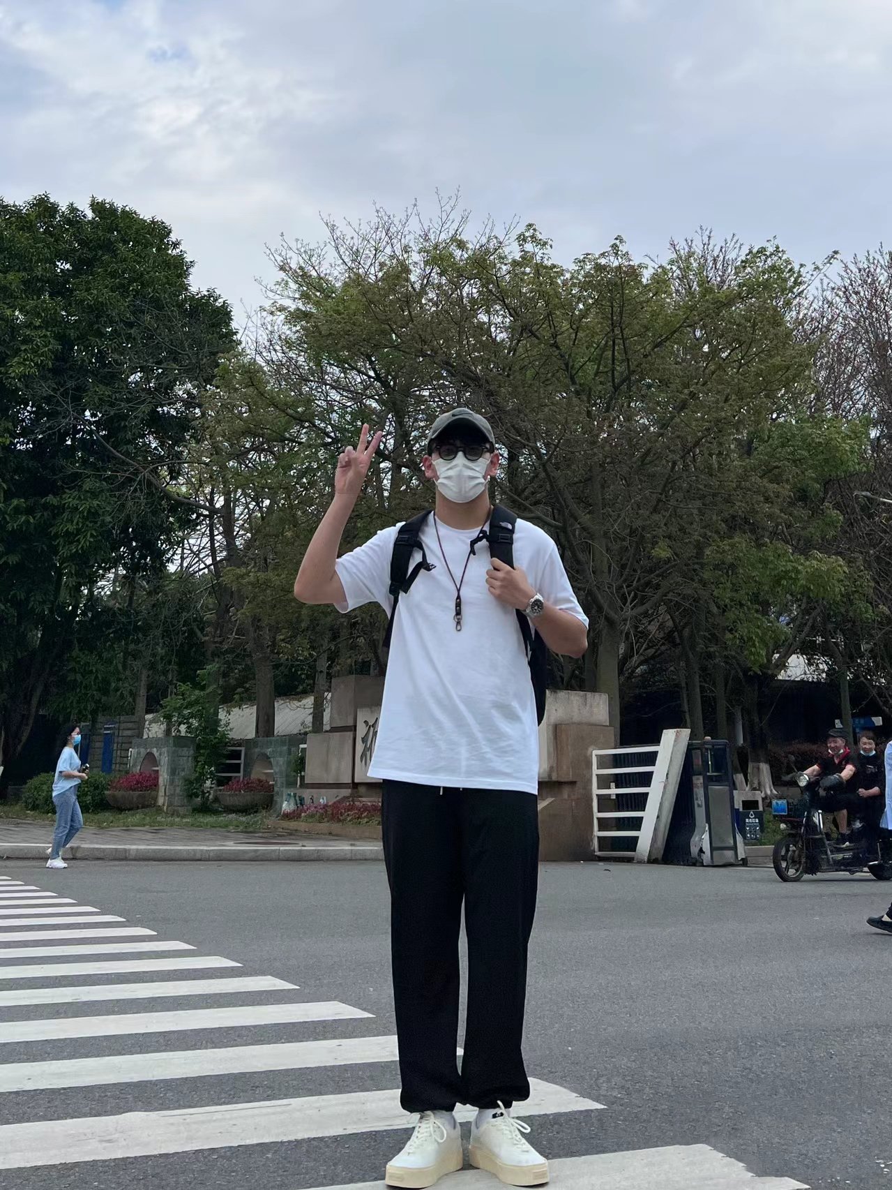 终于买到了满意的运动裤了~