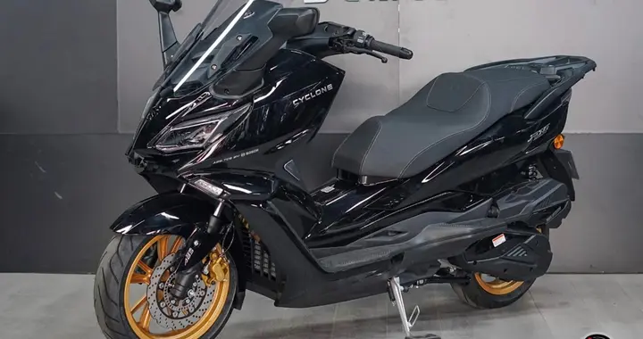 毫米波雷达+舒适电控，赛科龙RT5智境版摩旅踏板，售价23988元