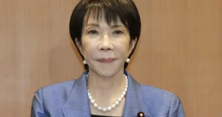 封闭在30平米小屋闭门谢客，一日数包香烟，高市早苗密谋三件大事