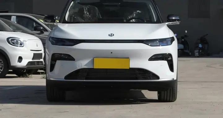 实力派之间的较量，零跑C11和尚界H5，谁能占据上风？