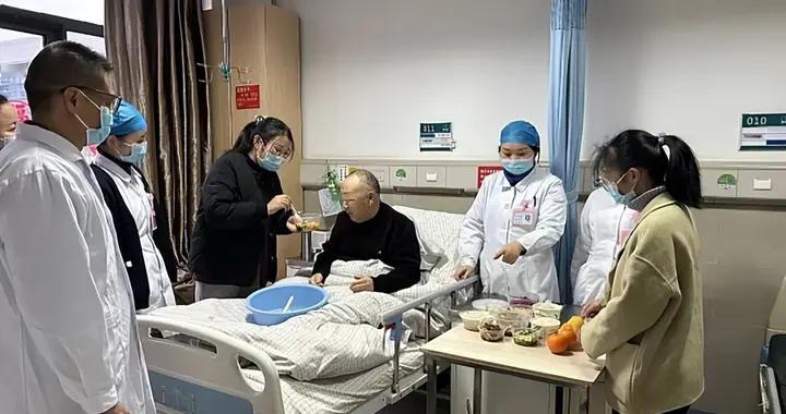医生忠告：跟癌症病人一起吃饭，一定要注意四件事，千万别忽视！